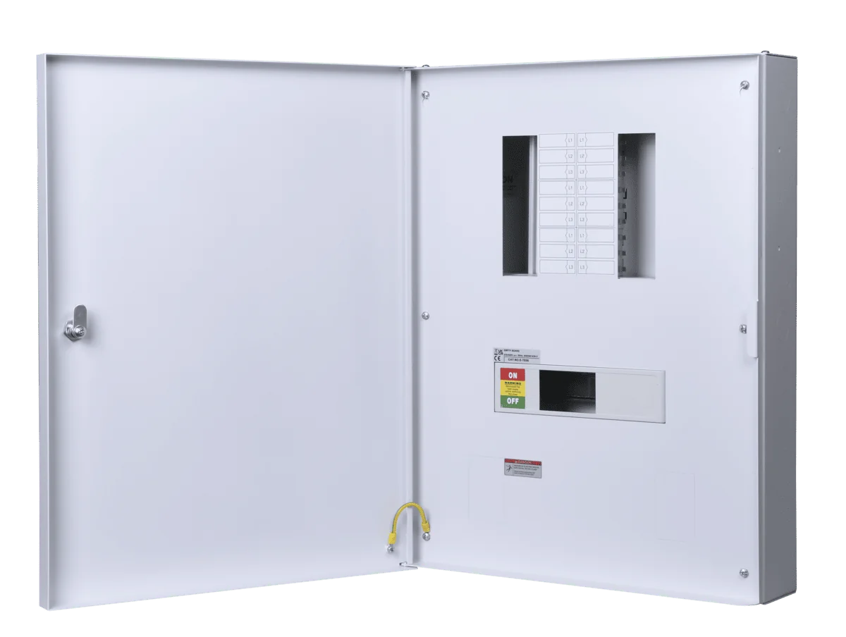 E-TE06_空.webp Danson 6 Ways 3P+N B Type Metal Distribution Board without Incomer - Image 1