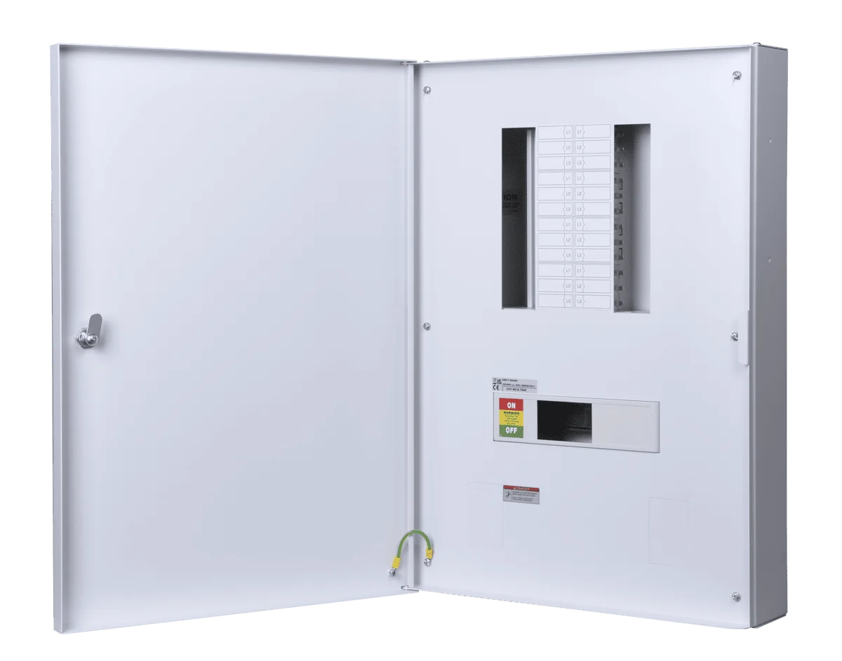 E-TE08_空.webp Danson 8 Ways 3P+N B Type Metal Distribution Board without Incomer - Image 1